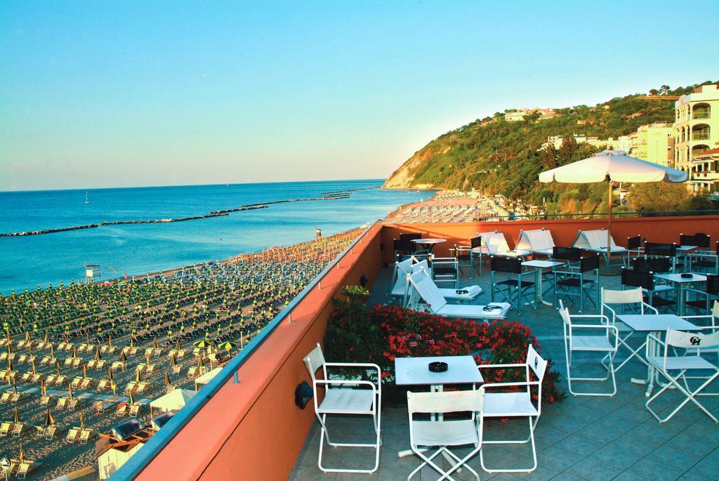 Giovanna Regina Hotel Gabicce Mare Eksteriør billede