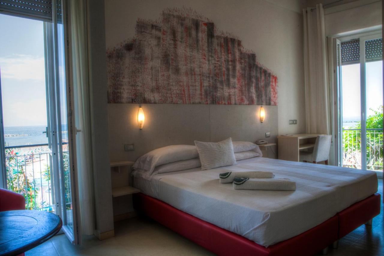 Giovanna Regina Hotel Gabicce Mare Værelse billede